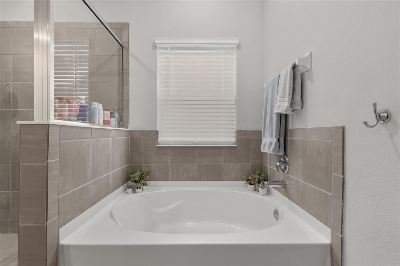 BRIARWOOD PH 1 PB 37 PG 33 - Residential