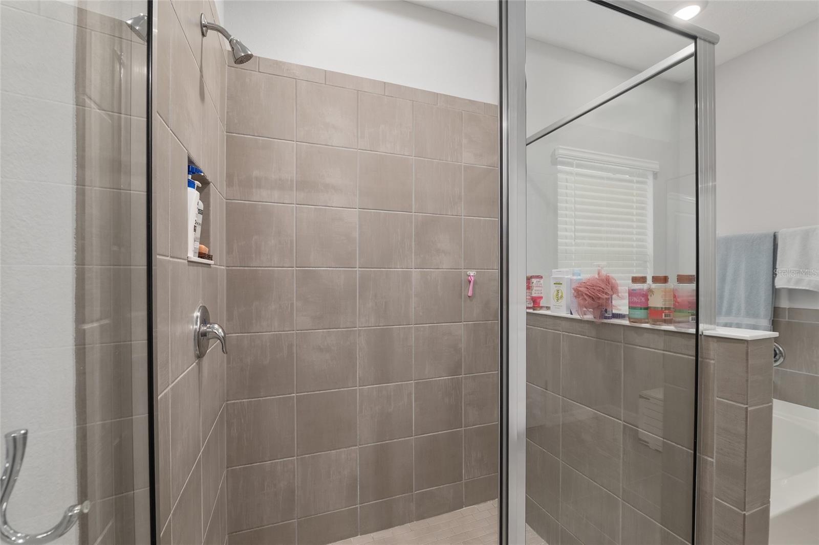 BRIARWOOD PH 1 PB 37 PG 33 - Residential