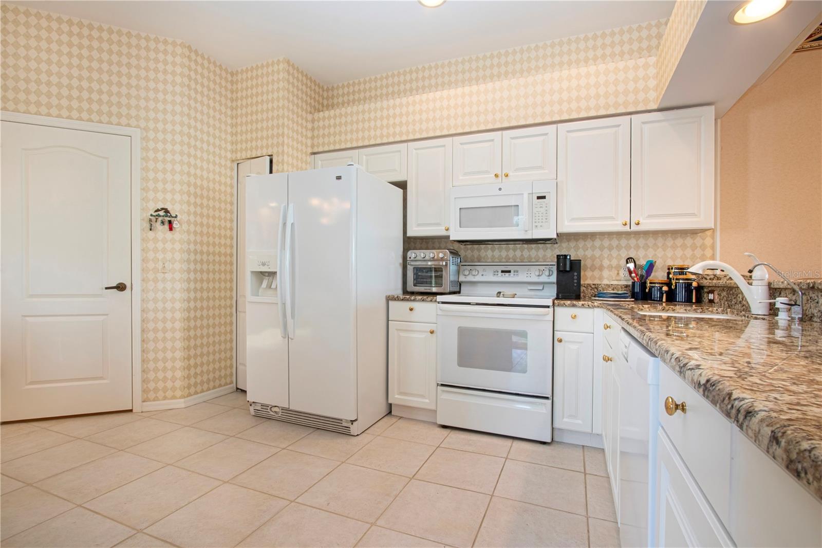 HERITAGE OAKS GOLF & COUNTRY CLUB - Residential