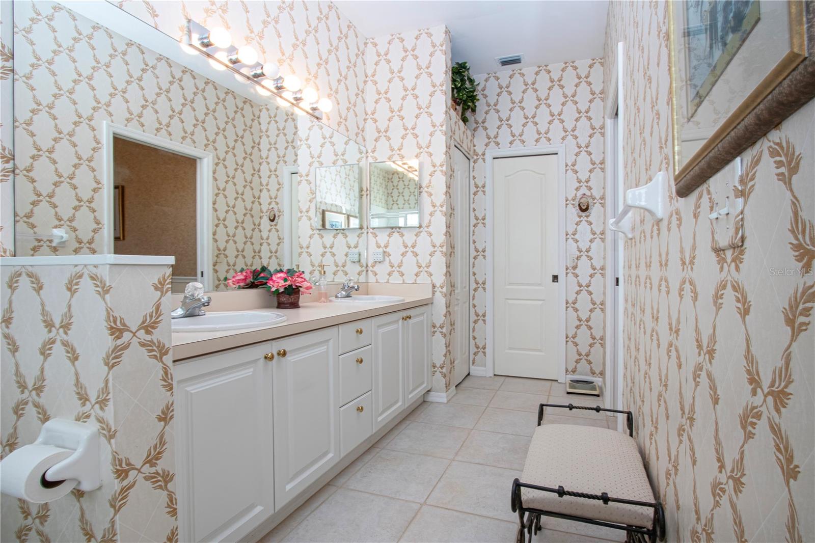 HERITAGE OAKS GOLF & COUNTRY CLUB - Residential