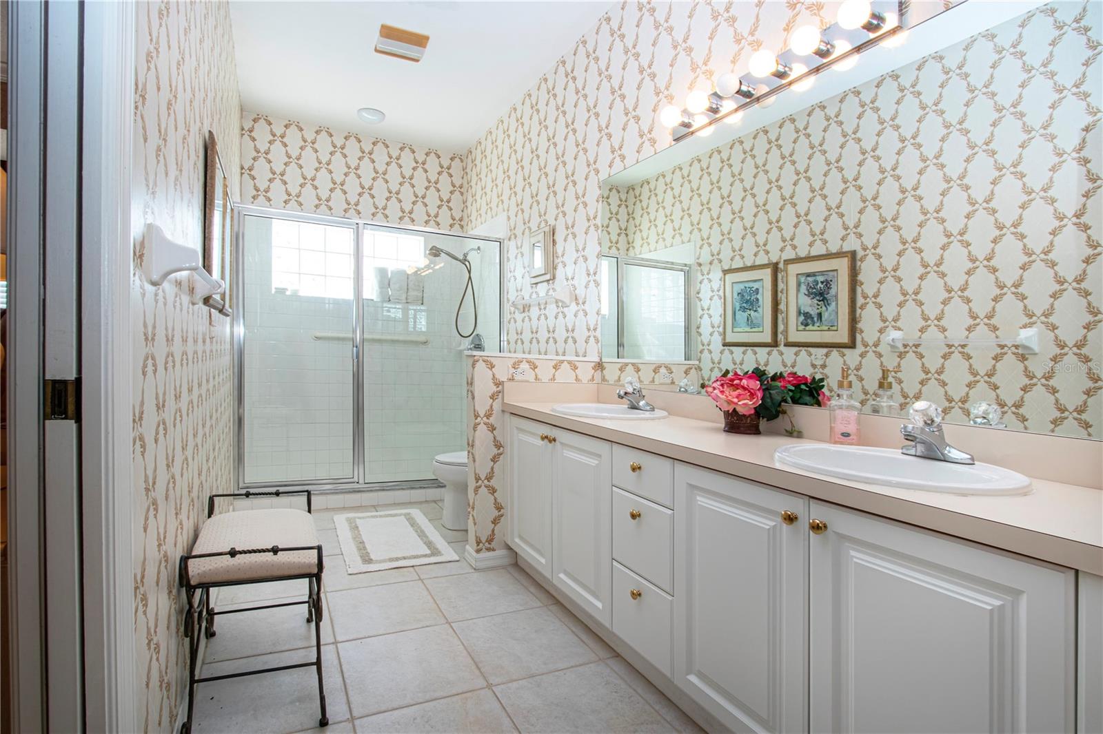 HERITAGE OAKS GOLF & COUNTRY CLUB - Residential
