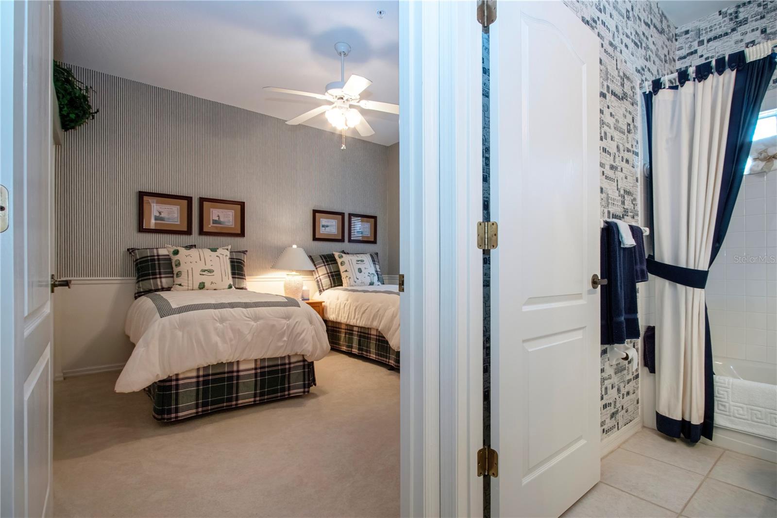 HERITAGE OAKS GOLF & COUNTRY CLUB - Residential