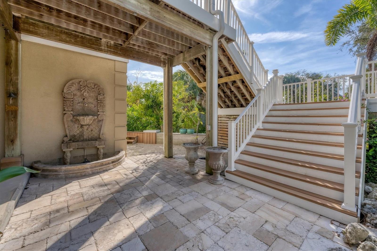 3 POINTE WAY
