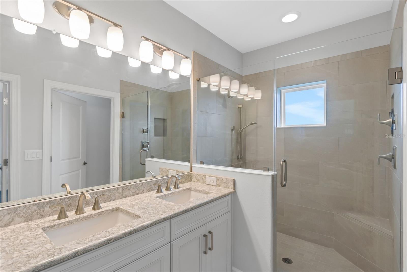 COVE/ROCKY POINT - Residential Lease