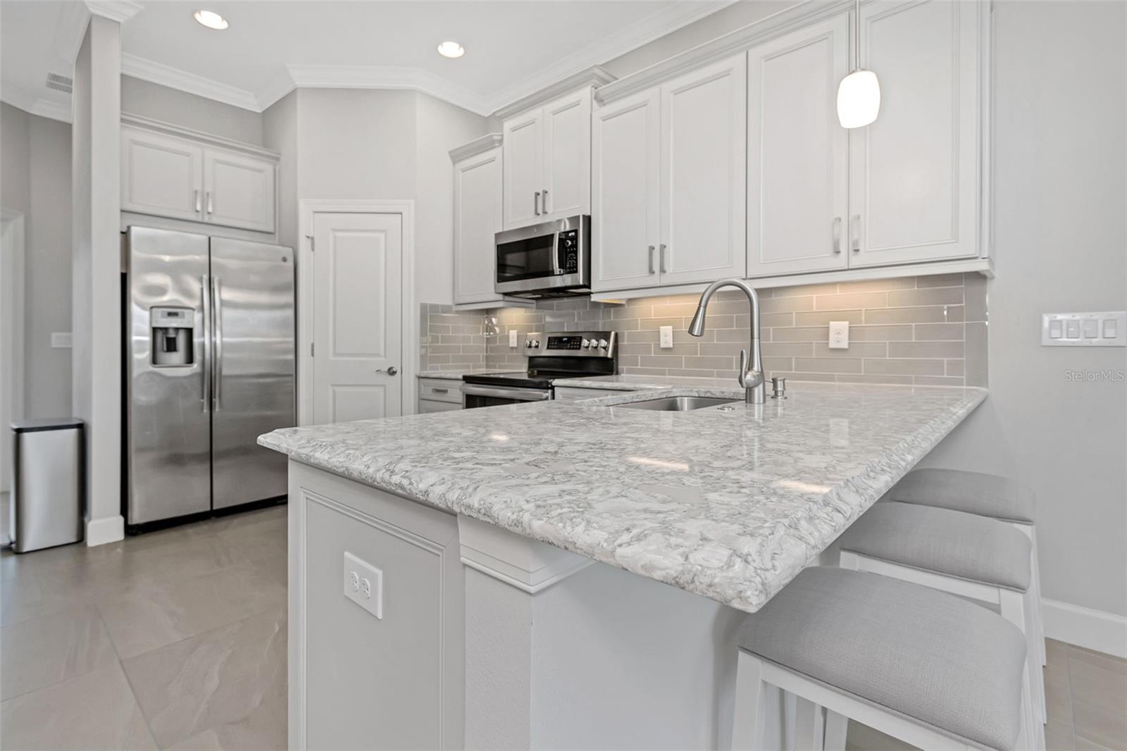COVE/ROCKY POINT - Residential Lease