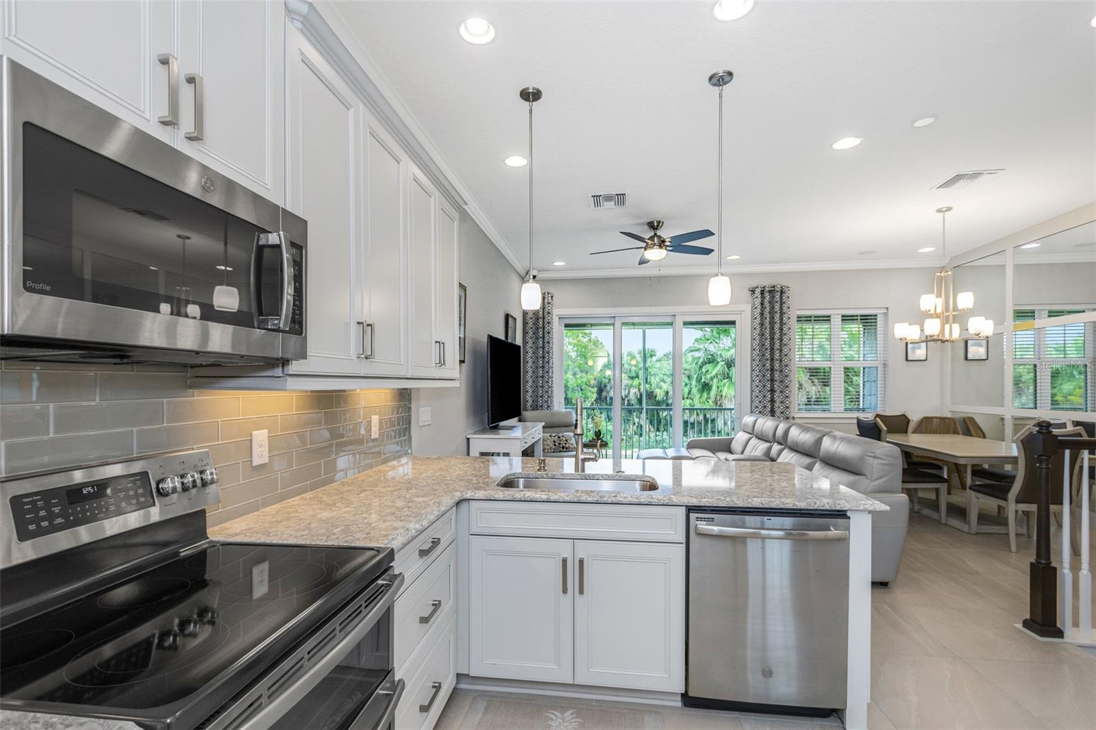 COVE/ROCKY POINT - Residential Lease