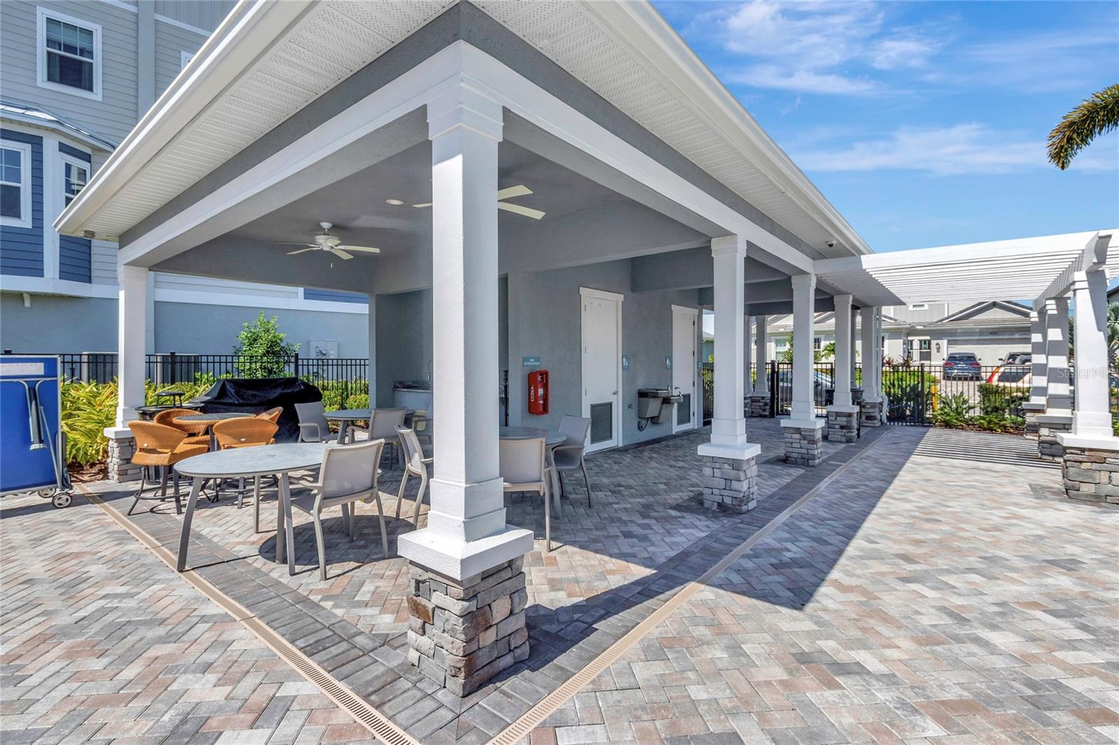 COVE/ROCKY POINT - Residential Lease