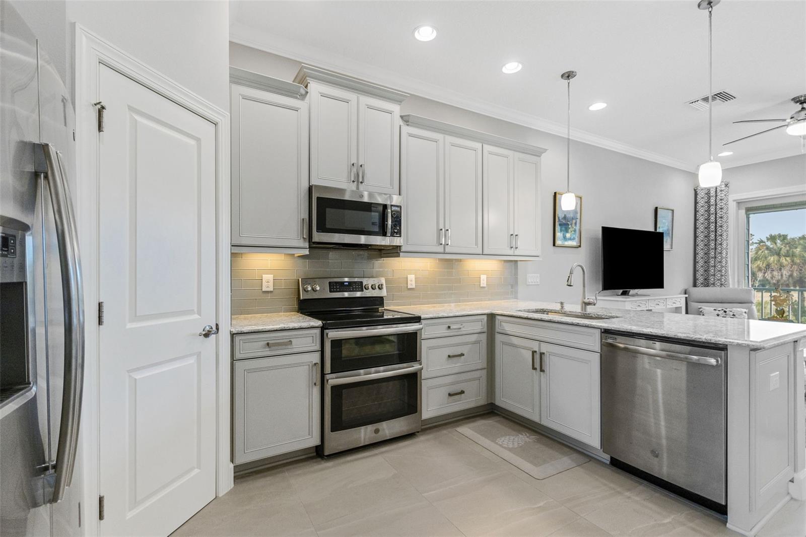 COVE/ROCKY POINT - Residential Lease