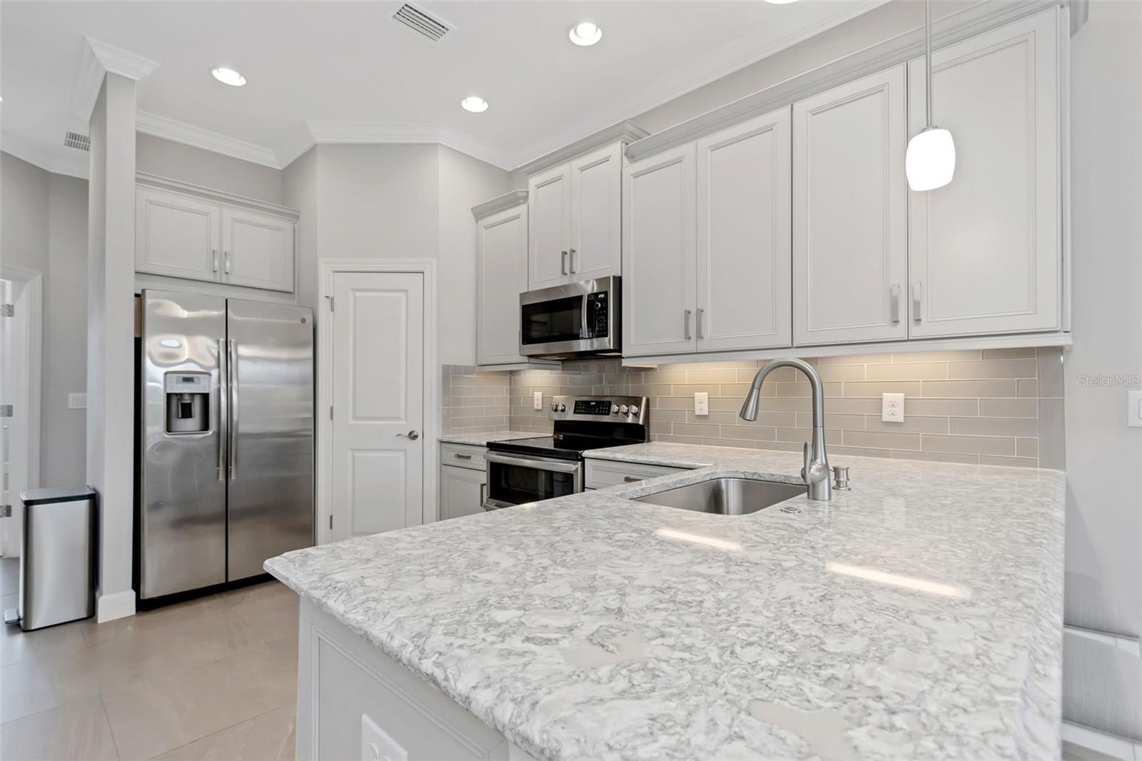 COVE/ROCKY POINT - Residential Lease