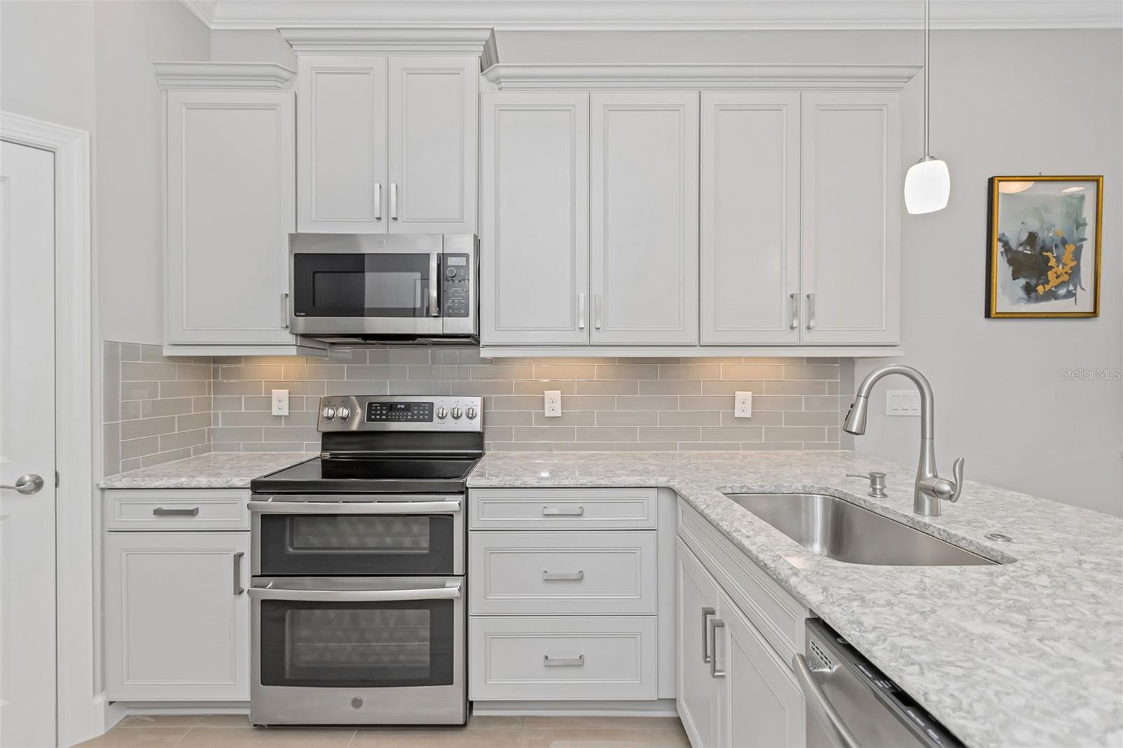 COVE/ROCKY POINT - Residential Lease