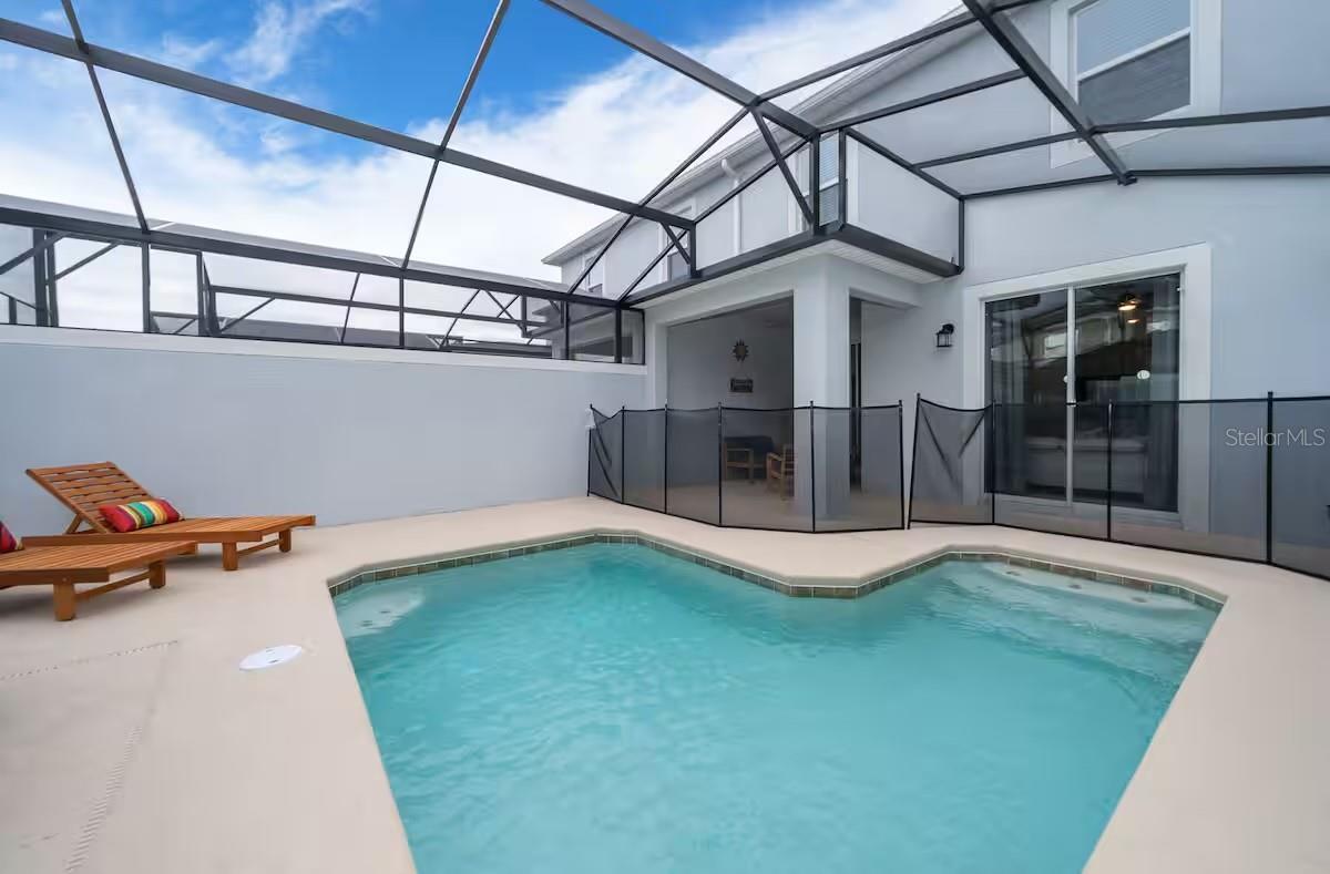 COVE AT STOREY LAKE 4 - Residential