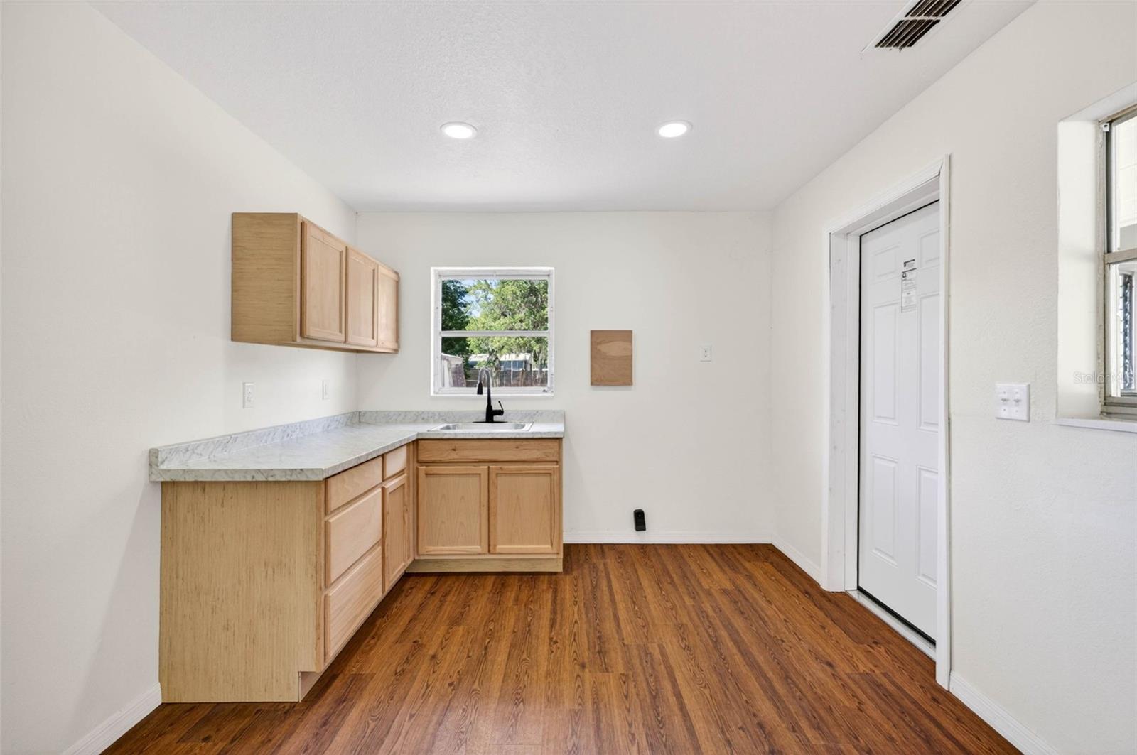 LAKEWOOD - Residential Lease
