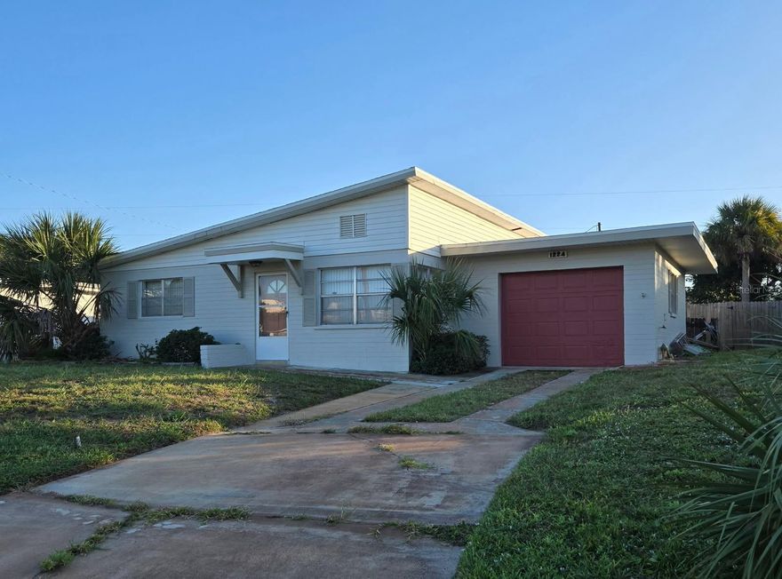 2 bed/ 2 bath home with 1 car garage