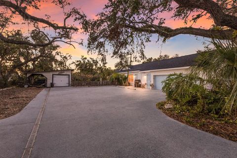 A home in PALMETTO