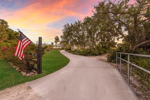 A home in PALMETTO