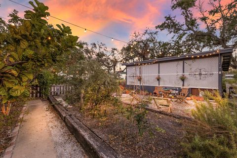 A home in PALMETTO