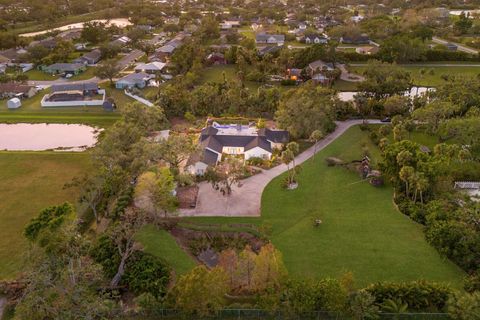 A home in PALMETTO