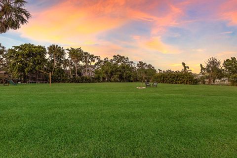 A home in PALMETTO