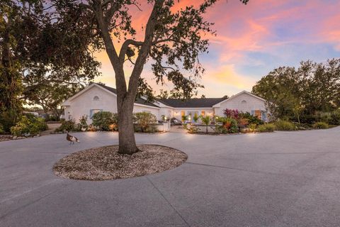 A home in PALMETTO