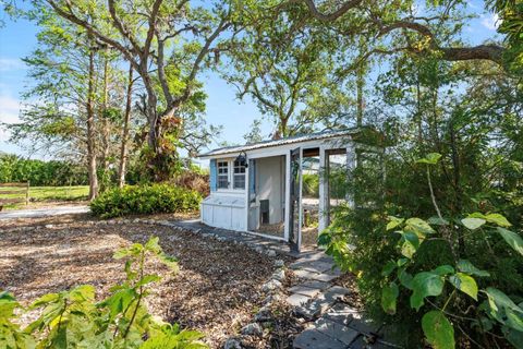 A home in PALMETTO