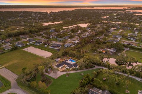 A home in PALMETTO