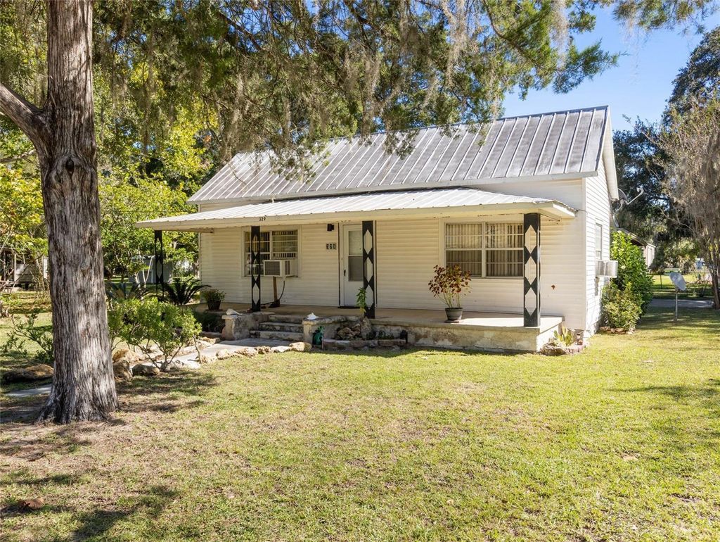 Photo of 329 SE 2nd Street, Williston, FL 32696 (MLS # OM712333)