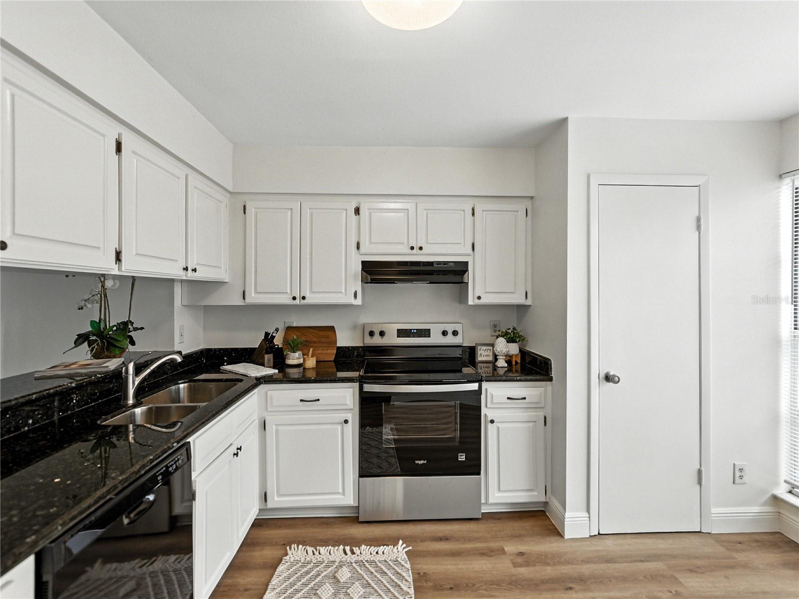 1816 MILL RUN CIRCLE