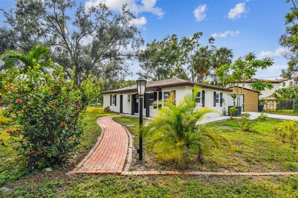 Photo of 3915 W Pearl Avenue, Tampa, FL 33611 (MLS # TB8428473)