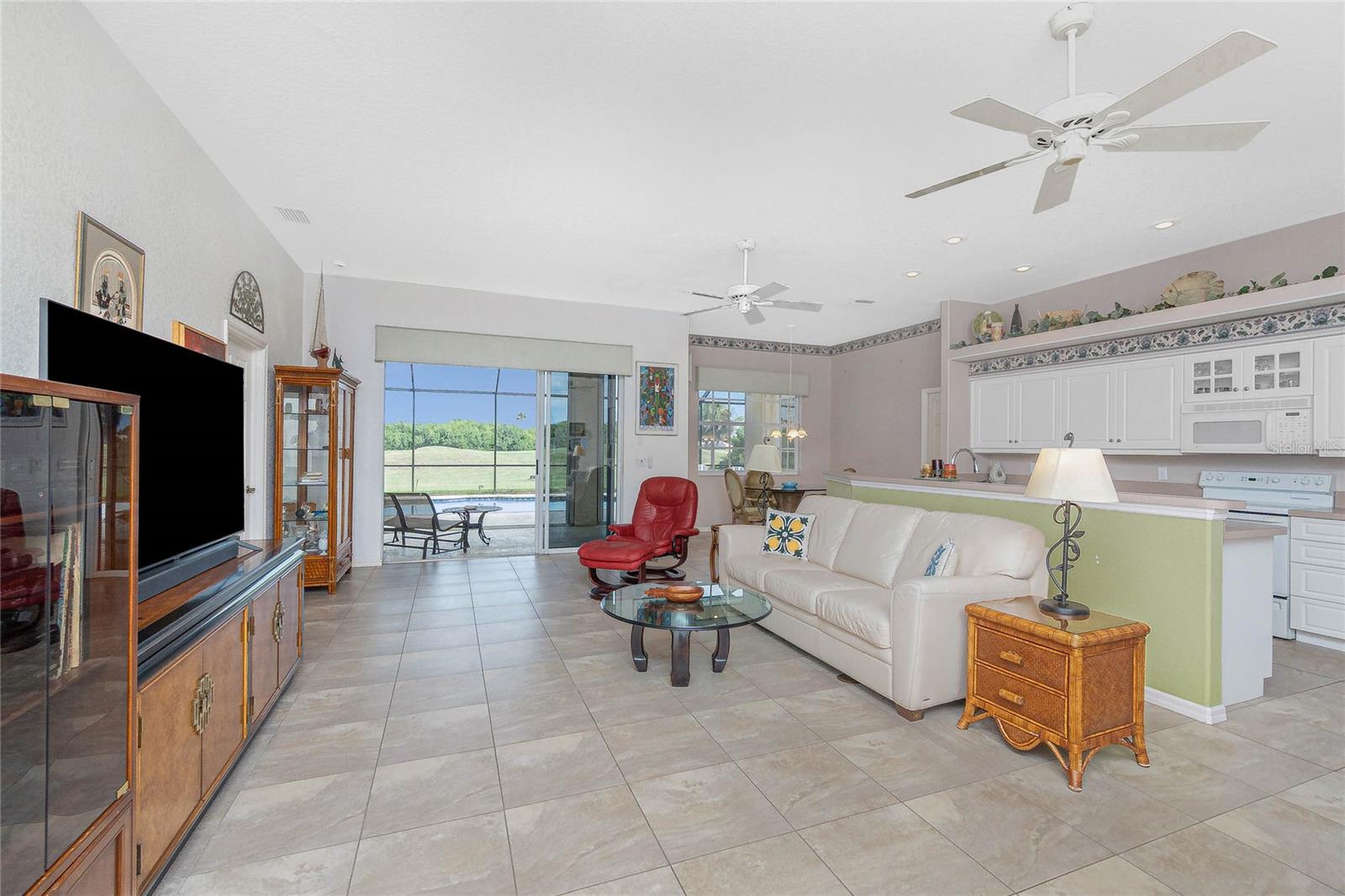 8542 LAKESIDE DRIVE
