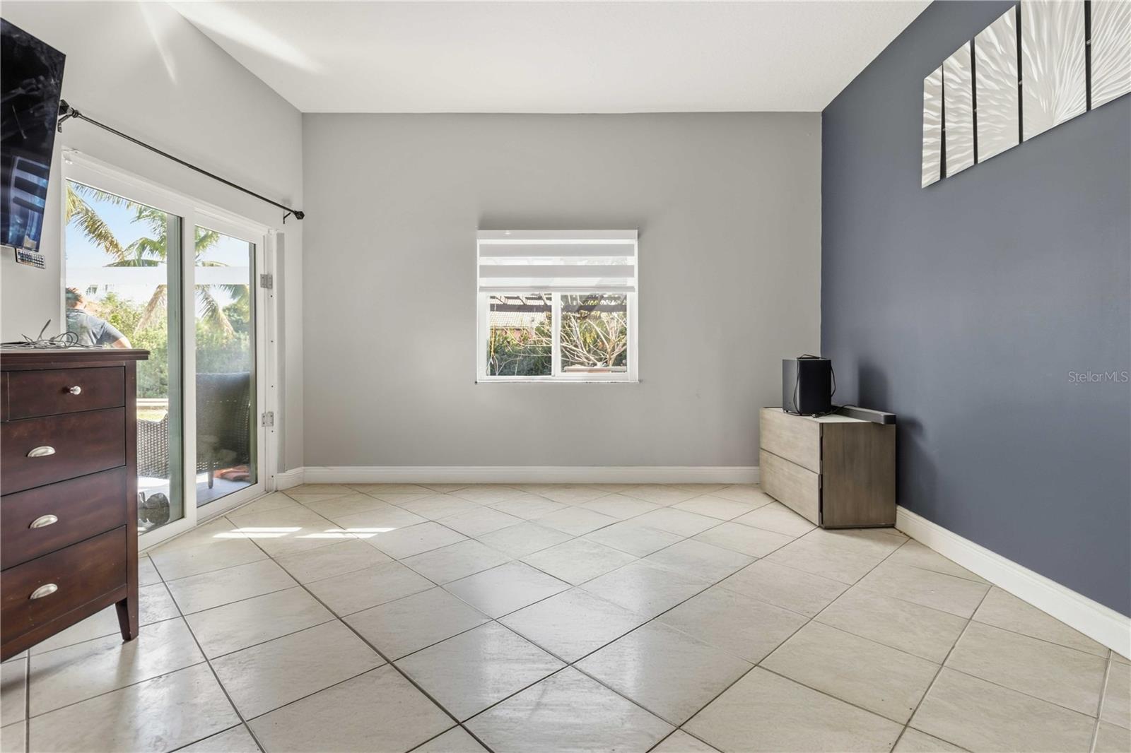 ESTATE HOMES FIRST ADD - Residential