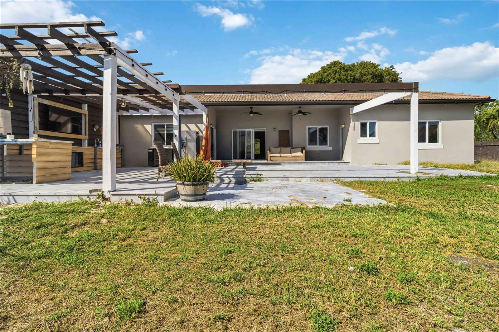 ESTATE HOMES FIRST ADD - Residential