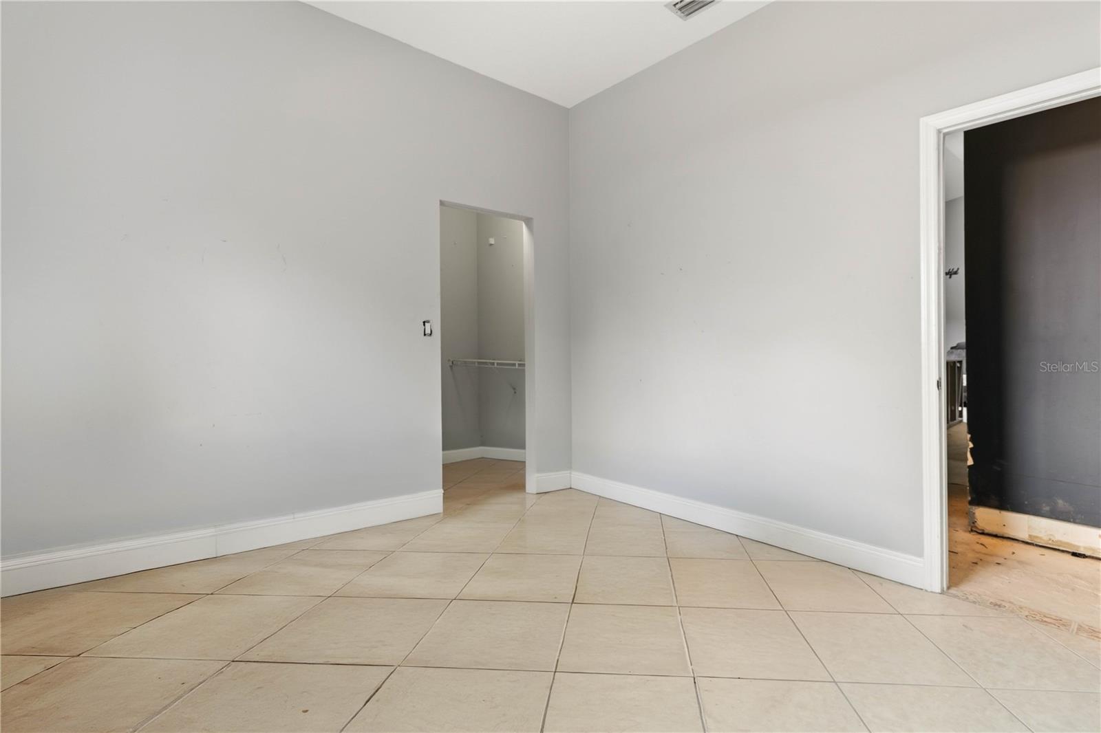 ESTATE HOMES FIRST ADD - Residential