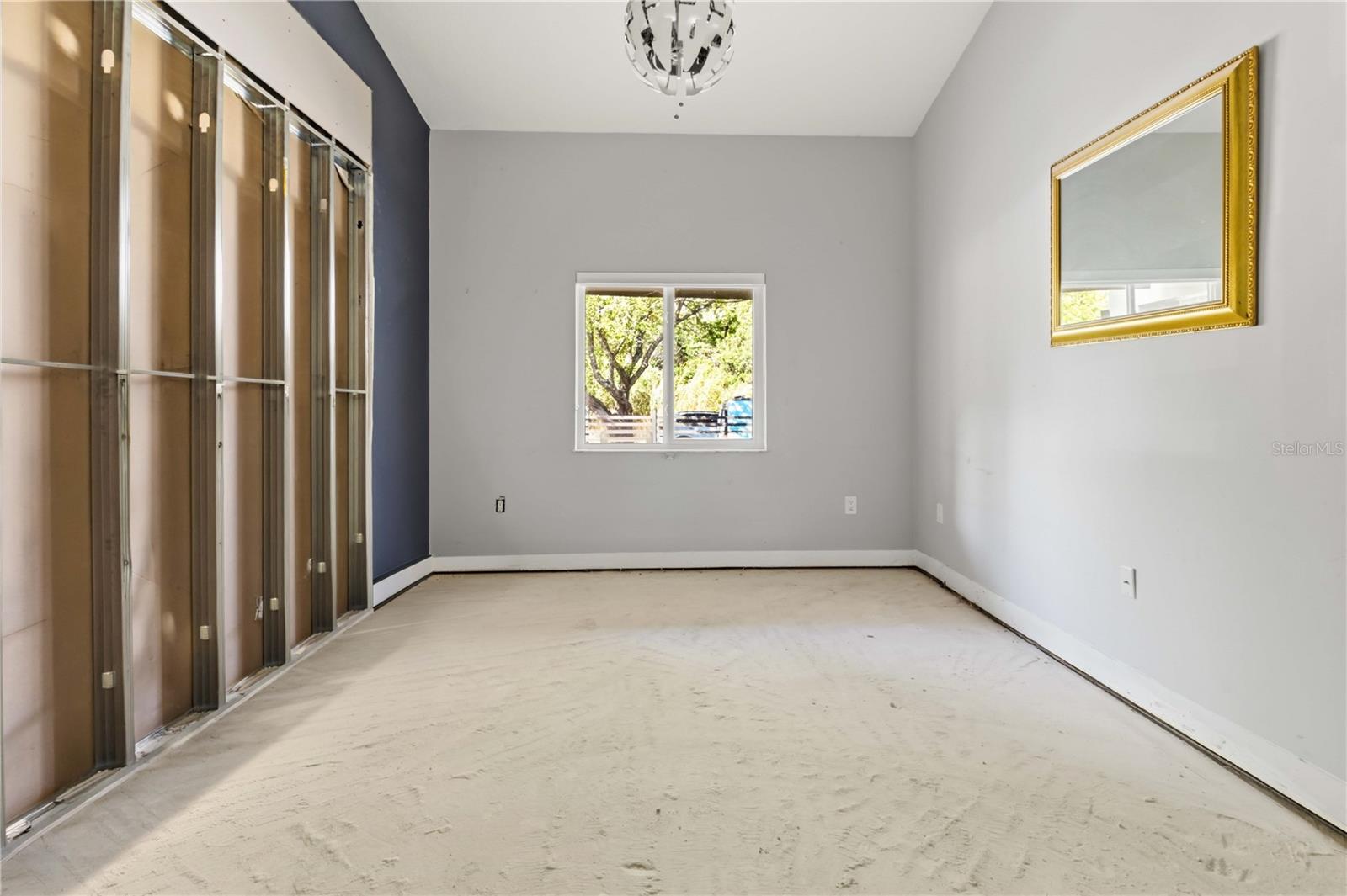 ESTATE HOMES FIRST ADD - Residential