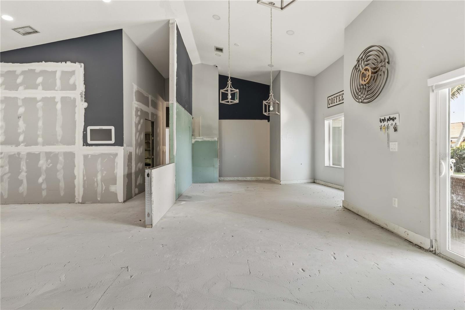 ESTATE HOMES FIRST ADD - Residential