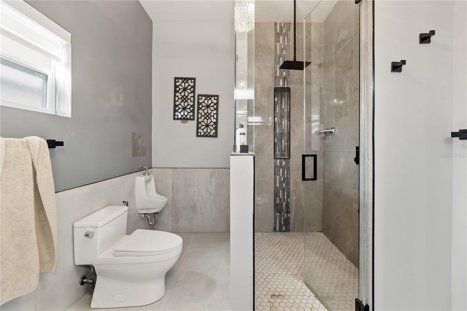 ESTATE HOMES FIRST ADD - Residential