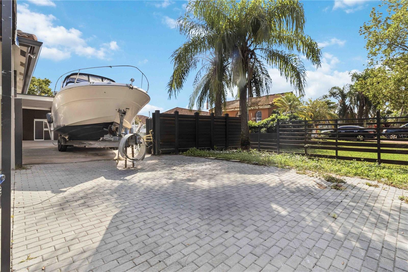 ESTATE HOMES FIRST ADD - Residential