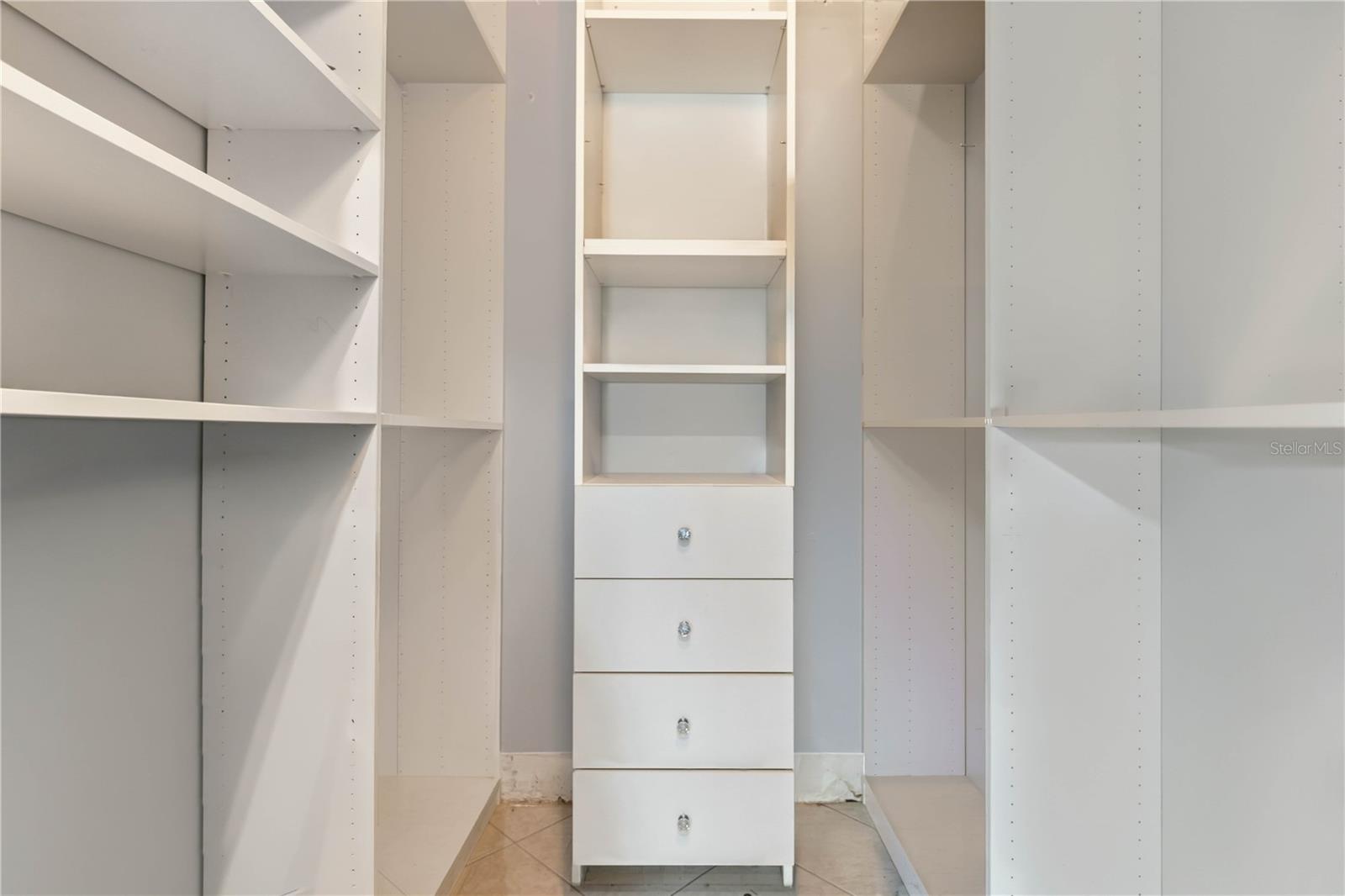 ESTATE HOMES FIRST ADD - Residential