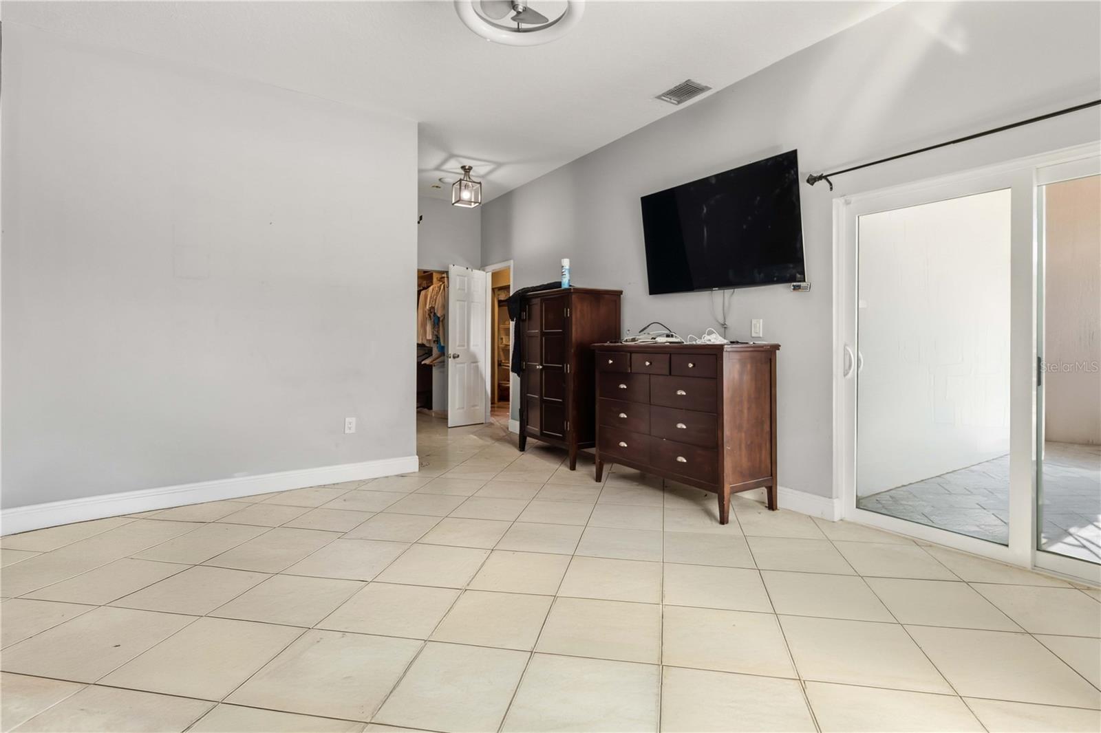 ESTATE HOMES FIRST ADD - Residential