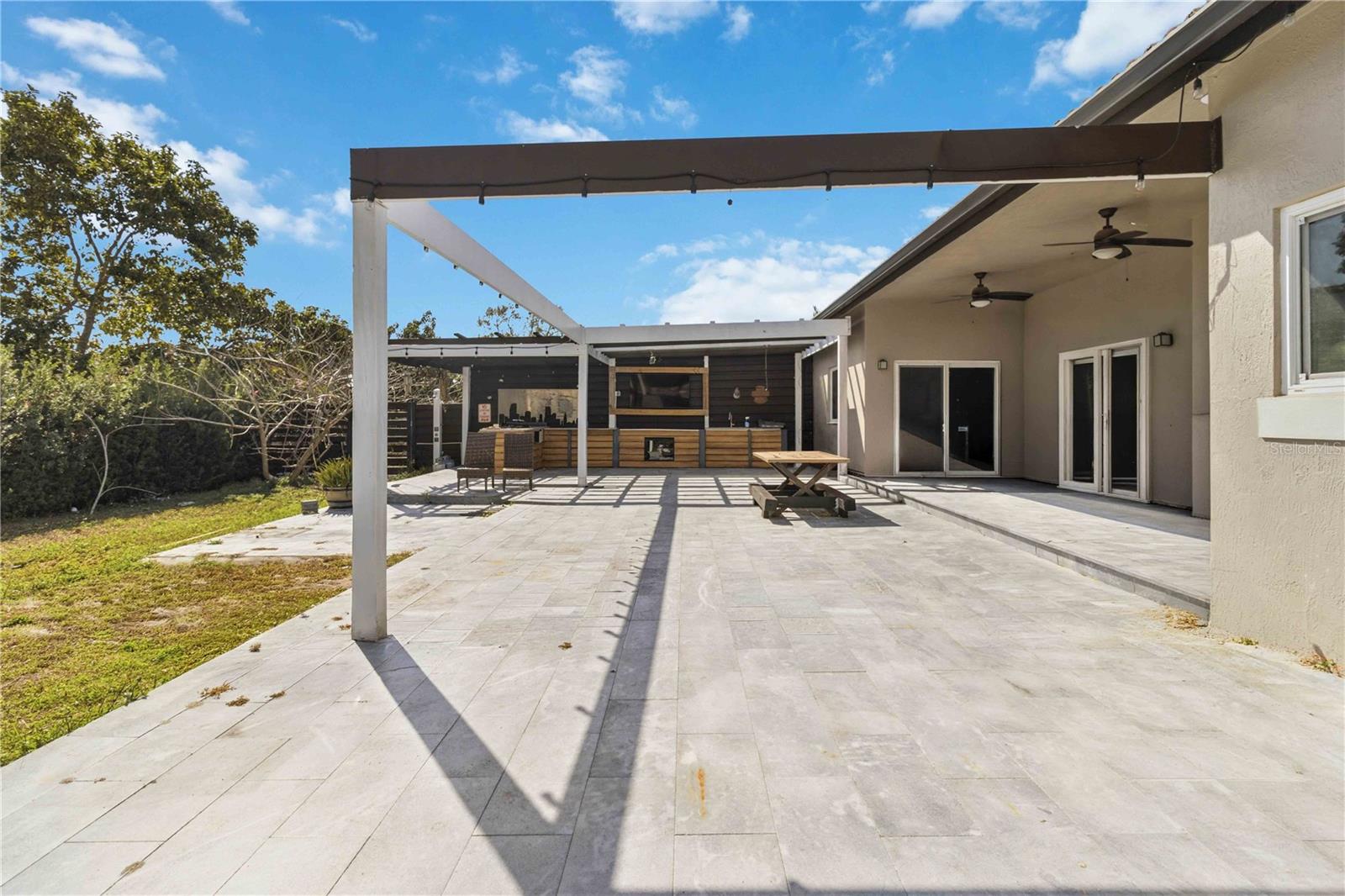 ESTATE HOMES FIRST ADD - Residential