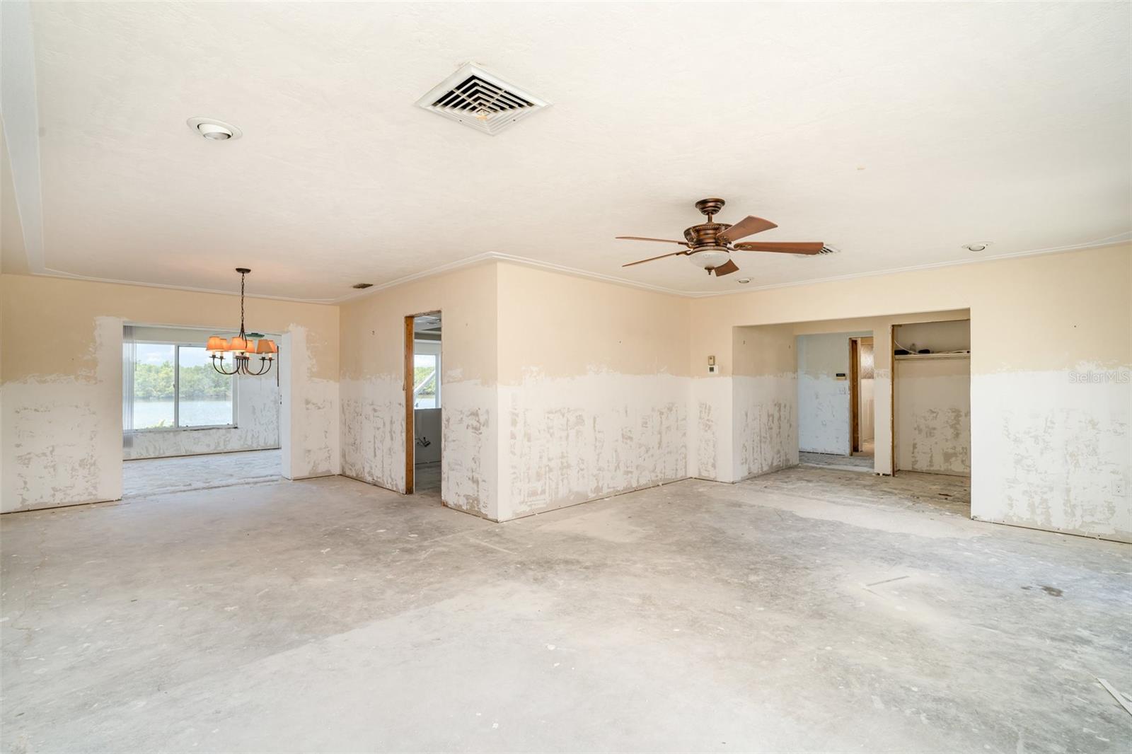 10427 SPOONBILL ROAD W