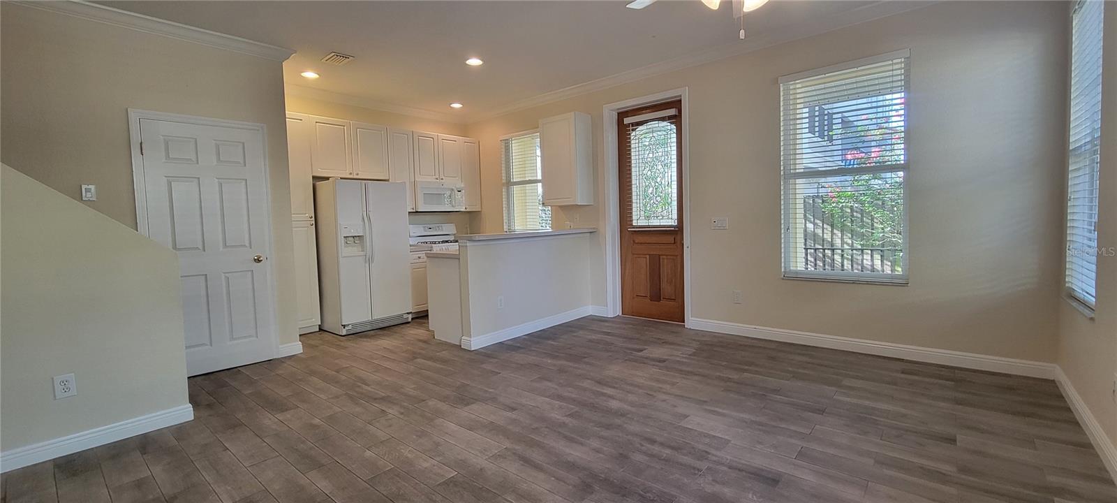 NEWPORT TOWN HOMES - Residential Lease