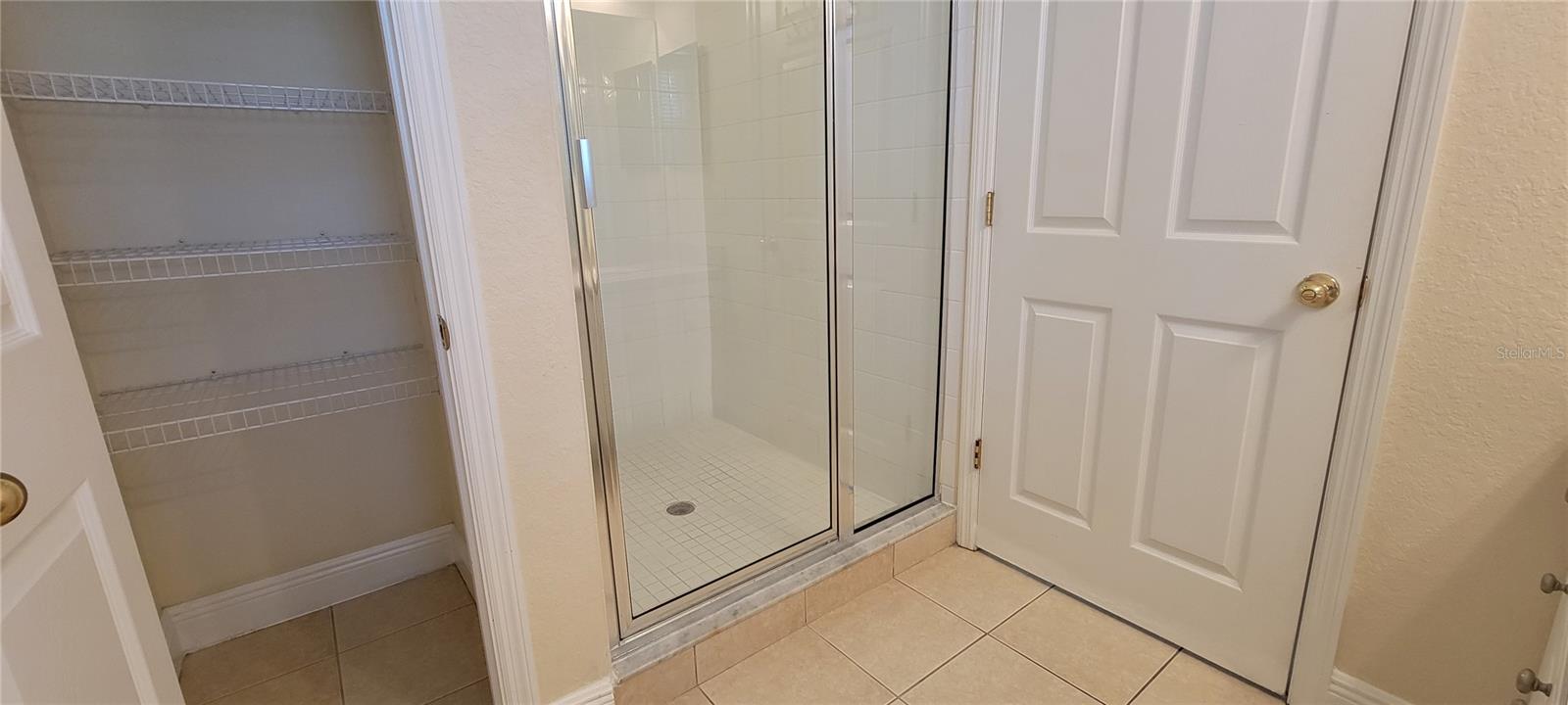 NEWPORT TOWN HOMES - Residential Lease