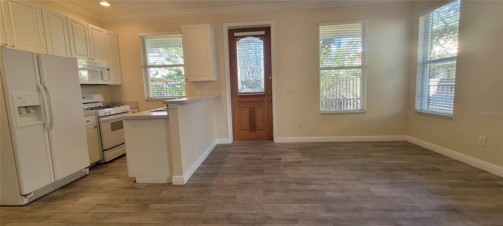 NEWPORT TOWN HOMES - Residential Lease