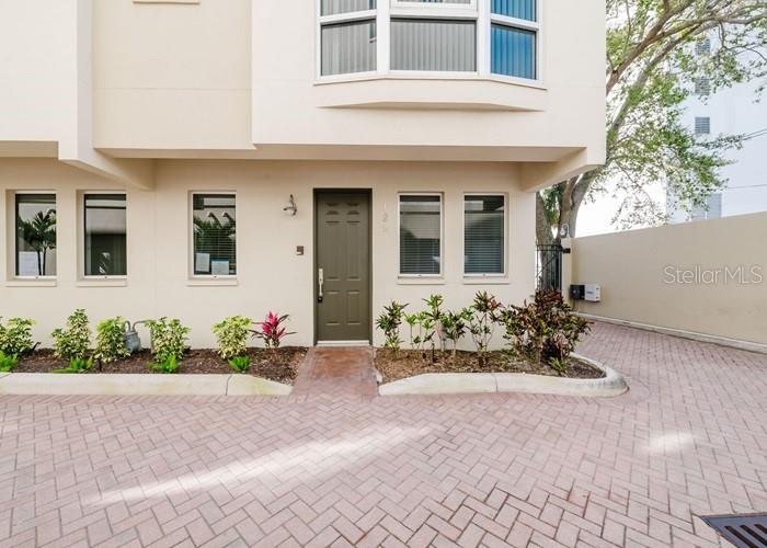 235 COCOANUT AVENUE 129E