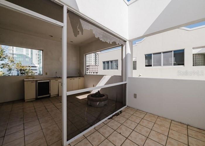 235 COCOANUT AVENUE 129E