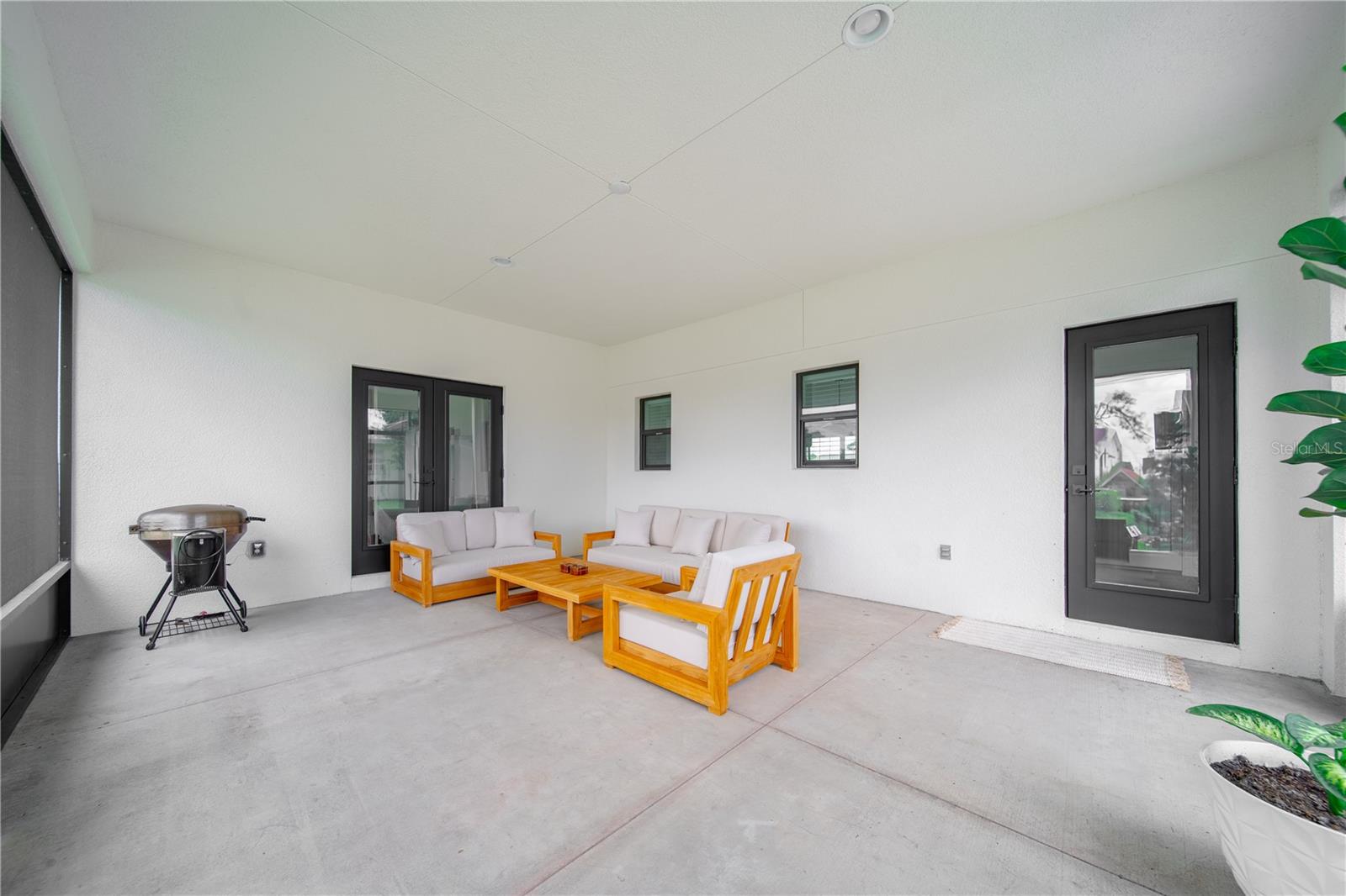 SOUTH VENICE - Residential