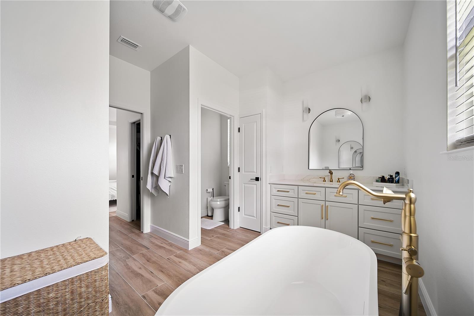 SOUTH VENICE - Residential