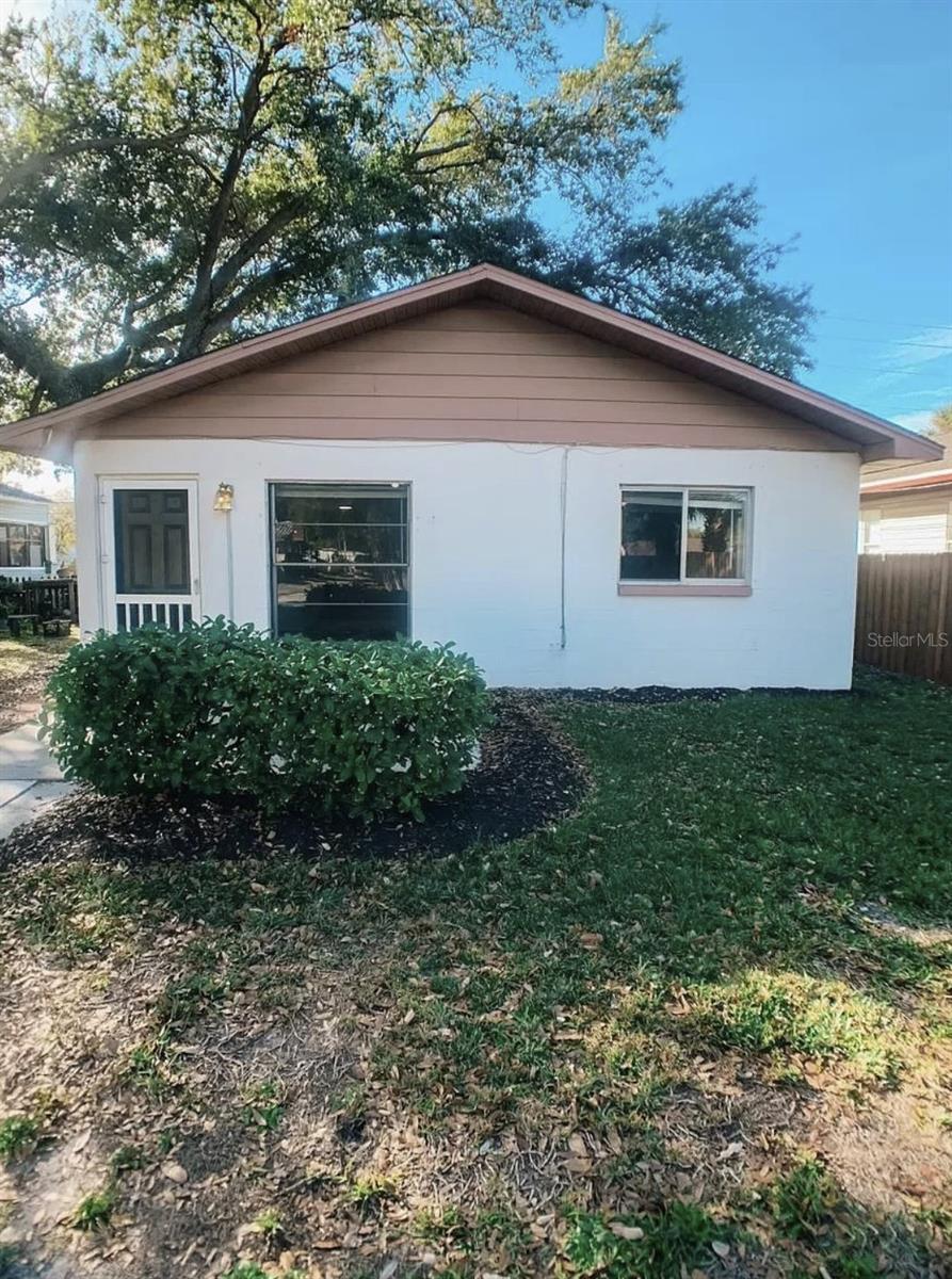 EAST PALMETTO - Residential Lease