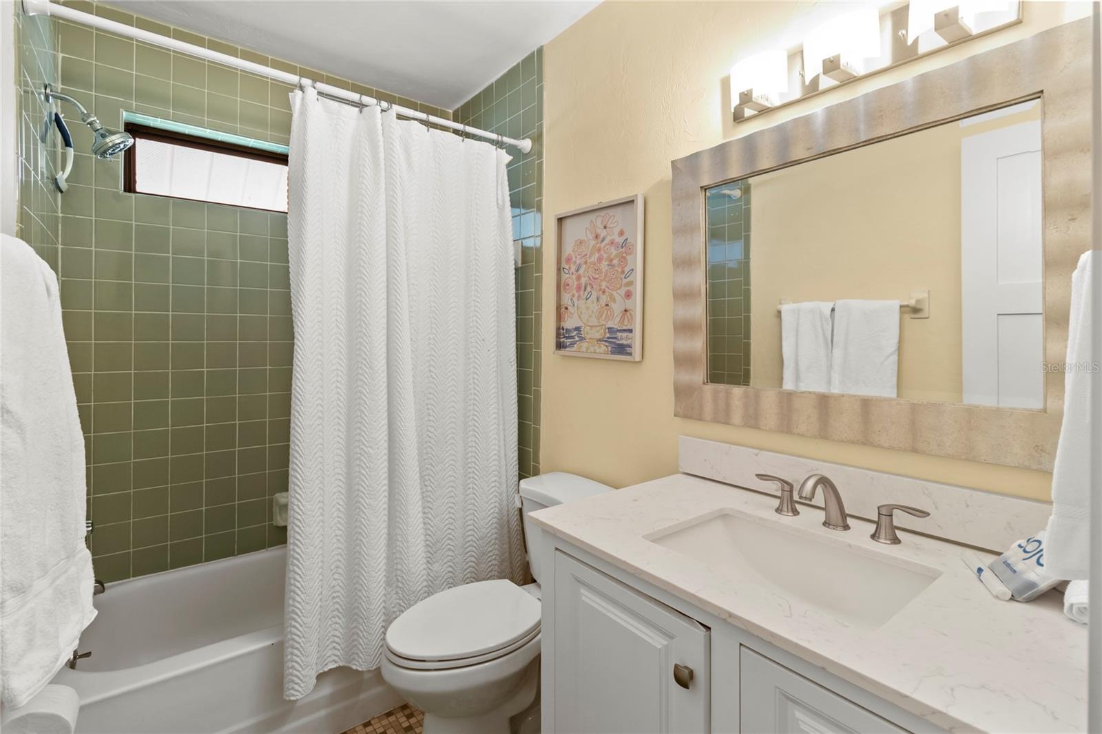 RUNAWAY BAY - Residential