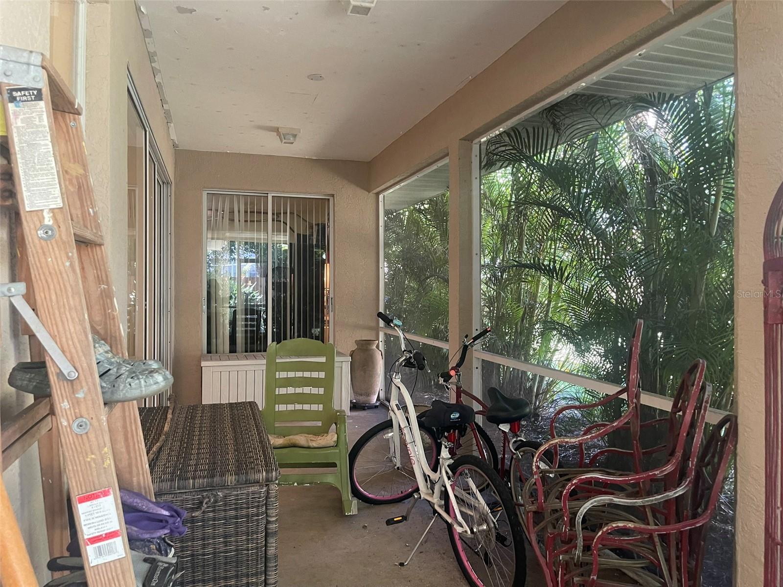 THREE OAKS - Residential